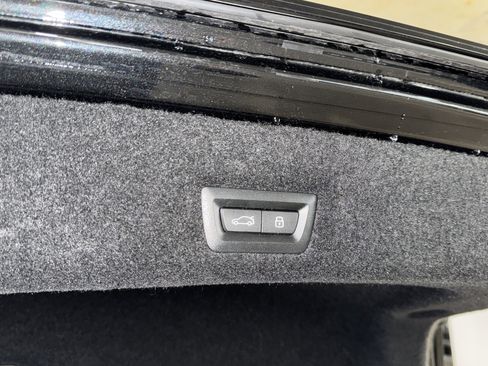 Used 2024 BMW 760i xDrive w/ Executive Package image 15