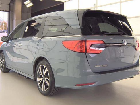 Used 2023 Honda Odyssey Touring image 4