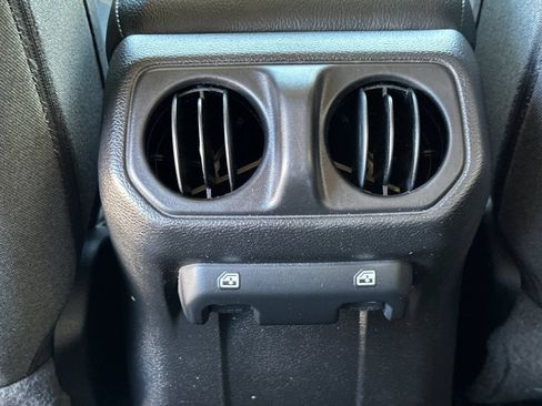 Used 2026 Jeep Wrangler Unlimited Sport AWD/4WD image 15