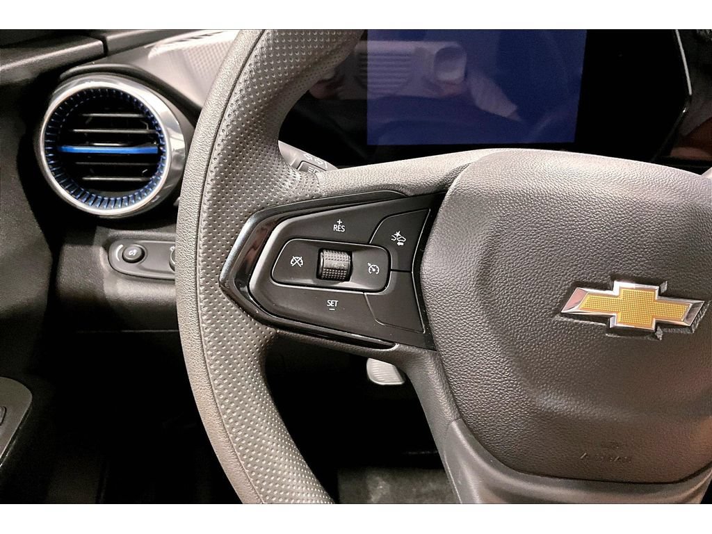 Used 2025 Chevrolet Trax LT FWD image 10