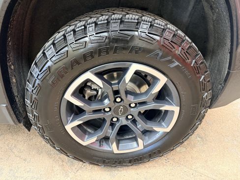 Used 2025 Chevrolet Equinox ACTIV w/ Safety and Technology Package FWD image 26