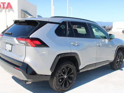 Used 2025 Toyota RAV4 SE AWD/4WD image 3