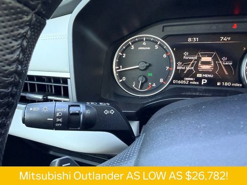 Used 2025 Mitsubishi Outlander SE FWD image 26