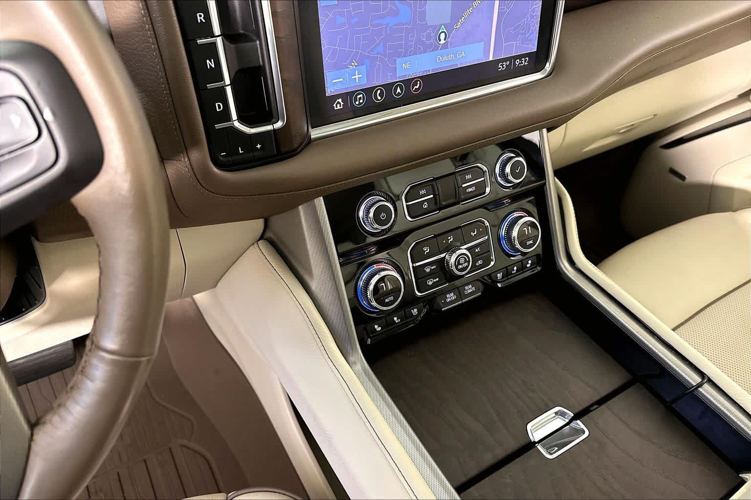 Used 2021 GMC Yukon Denali w/ Denali Premium Package RWD image 16
