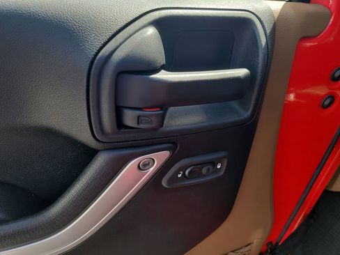 Used 2017 Jeep Wrangler Unlimited Sahara w/ Max Tow Package image 13