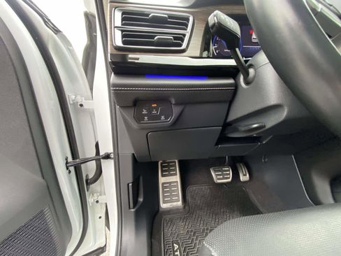 Certified 2024 Volkswagen Atlas SEL Premium R-Line AWD/4WD image 11