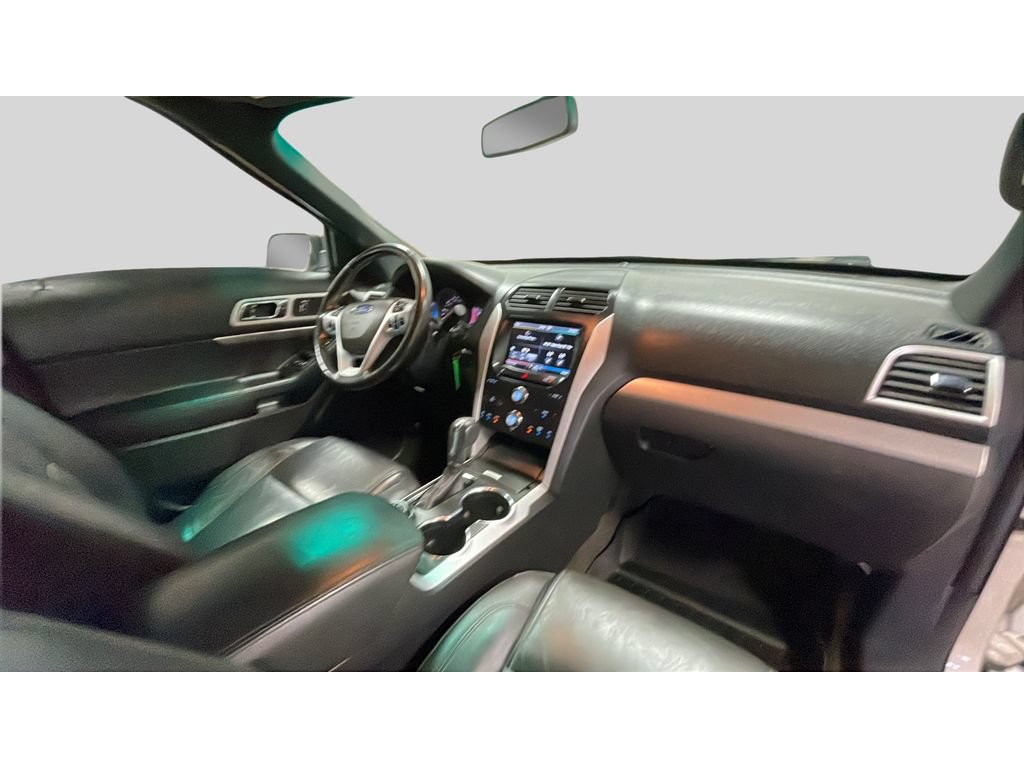 Used 2015 Ford Explorer XLT w/ Equipment Group 202B AWD/4WD image 19