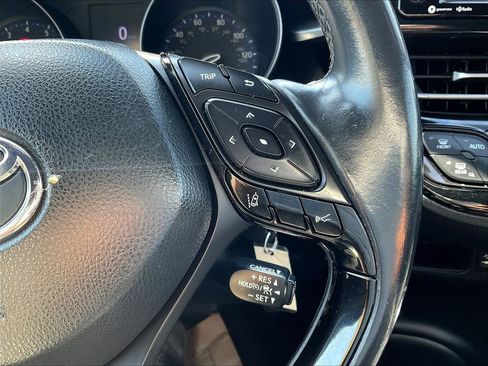 Used 2018 Toyota C-HR XLE FWD image 11