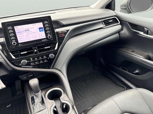 Used 2021 Toyota Camry LE image 15