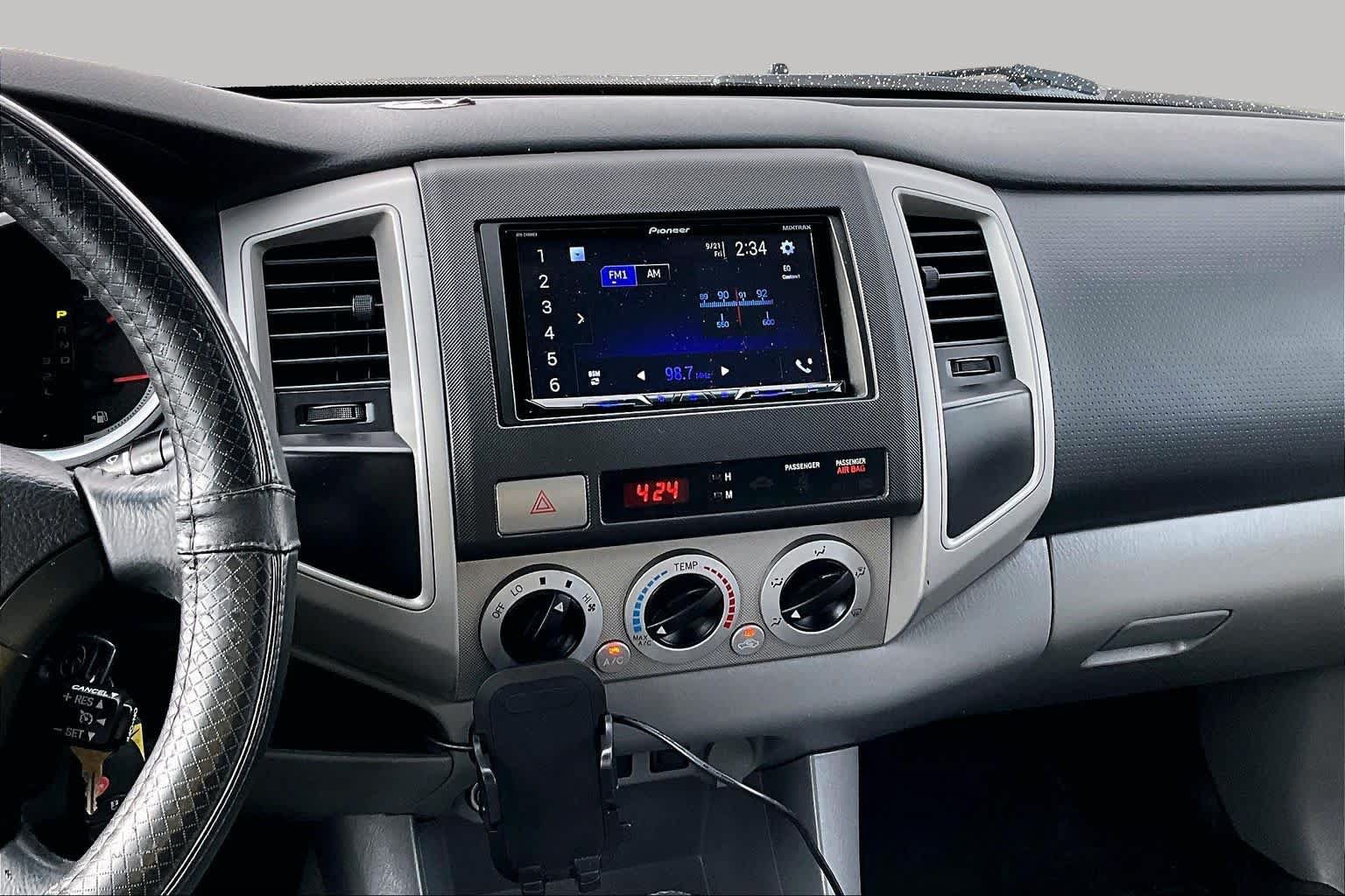 Used 2011 Toyota Tacoma PreRunner w/ SR5 Pkg #2 RWD image 6
