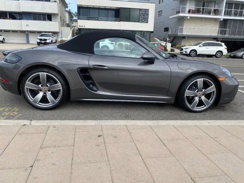 Used 2022 Porsche 718 Boxster RWD image 8