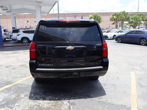 Used 2019 Chevrolet Suburban LT AWD/4WD image 4