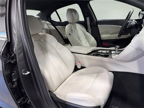 Used 2025 Genesis G70 2.5T image 14