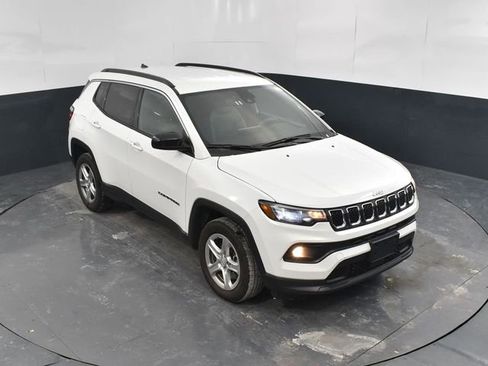 Used 2023 Jeep Compass Latitude image 27