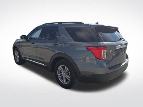 Used 2024 Ford Explorer XLT RWD image 4