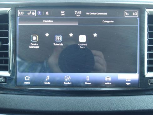 Used 2024 Chrysler Pacifica Touring-L image 28