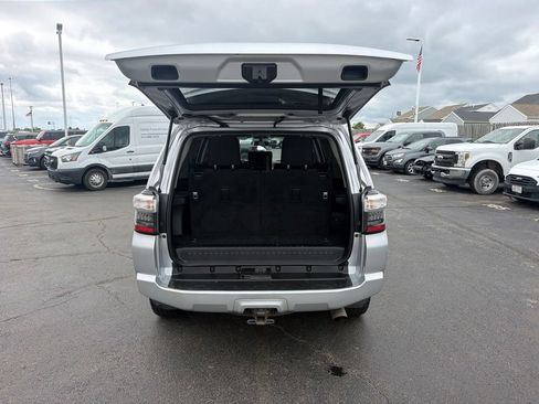 Used 2018 Toyota 4Runner SR5 AWD/4WD image 49
