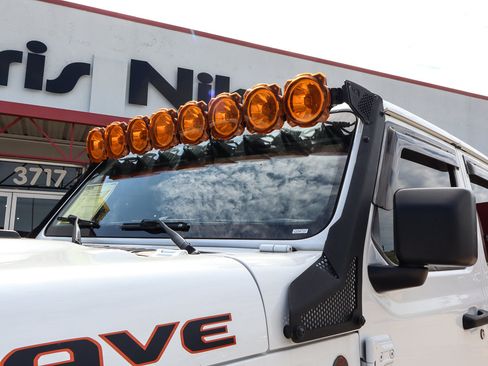 Used 2021 Jeep Gladiator Mojave AWD/4WD image 17