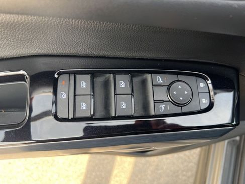 Used 2024 Nissan Pathfinder SL image 48