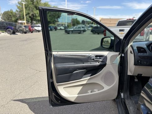 Used 2015 Dodge Grand Caravan SE w/ Quick Order Package 29E SE FWD image 9