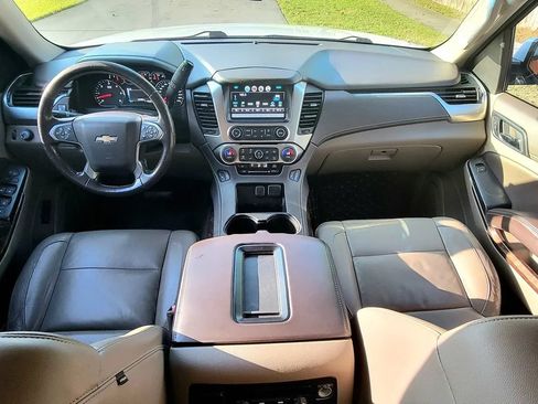 Used 2017 Chevrolet Suburban LT RWD image 10