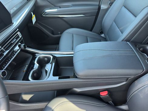 New 2026 Chevrolet Traverse LT w/ Sun and Wheel Package FWD image 13