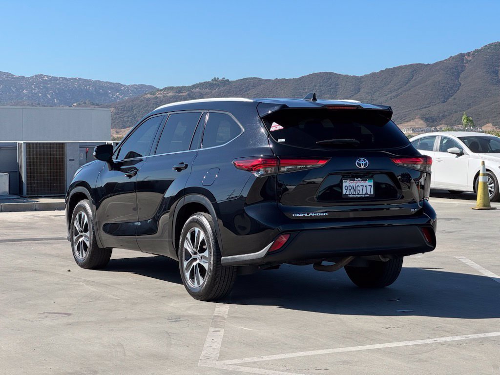 Used 2022 Toyota Highlander XLE FWD image 32