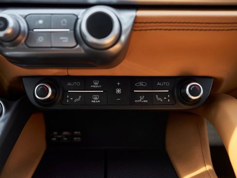 Used 2018 Ferrari GTC4Lusso image 68