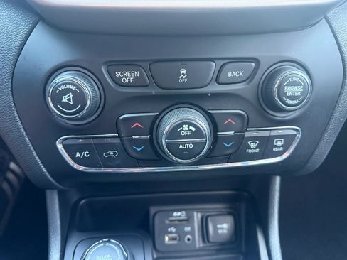 Used 2016 Jeep Cherokee Limited AWD/4WD image 23