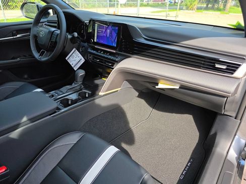 Used 2026 Toyota Camry SE w/ Convenience Package FWD image 13