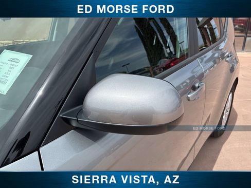 Used 2025 Kia Soul LX FWD image 4