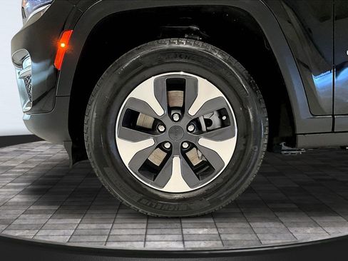 Used 2022 Jeep Grand Cherokee Limited 4xe AWD/4WD image 34