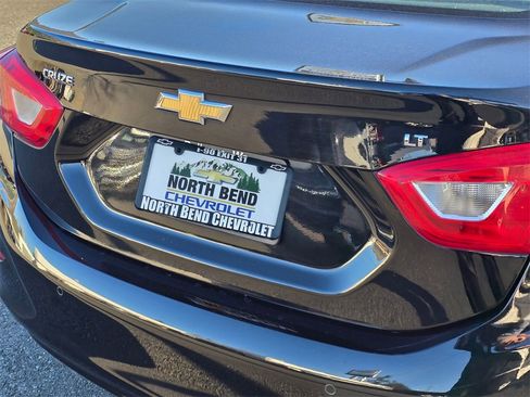 Used 2017 Chevrolet Cruze LT image 13