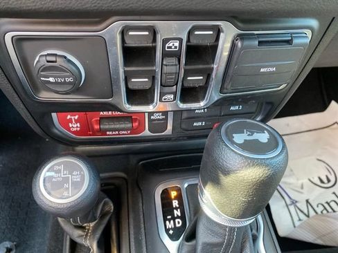 Used 2024 Jeep Wrangler Unlimited AWD/4WD image 14