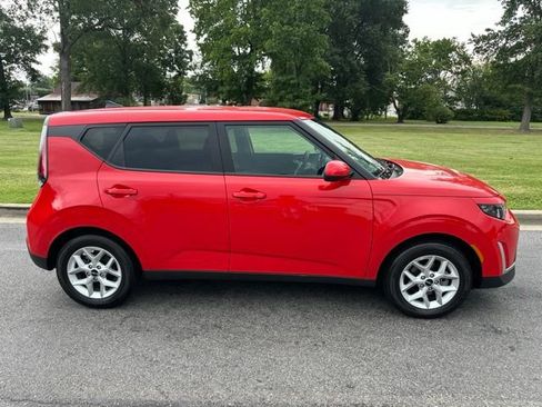 Certified 2025 Kia Soul LX w/ LX Technology Package FWD image 30