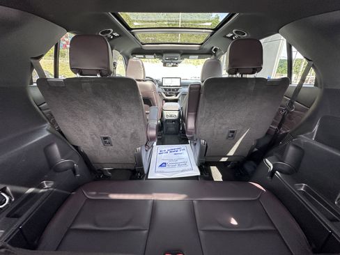 Used 2025 Ford Explorer Platinum w/ Ultimate Package AWD/4WD image 23