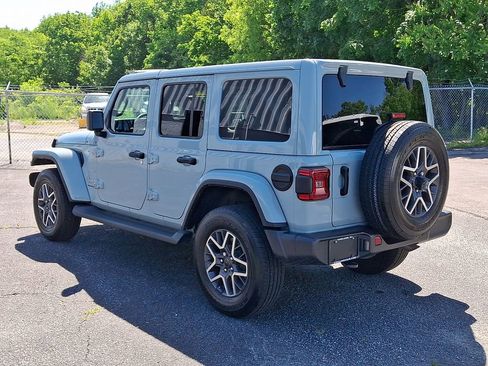 Used 2024 Jeep Wrangler Unlimited Sahara AWD/4WD image 4