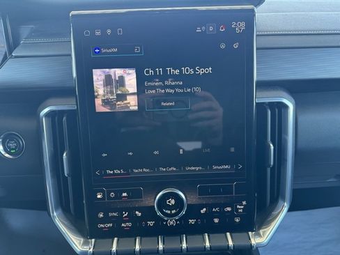 Used 2025 GMC Acadia Elevation image 8