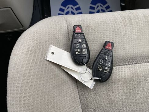 Used 2016 Dodge Grand Caravan SXT w/ UConnect Hands-Free Group image 23