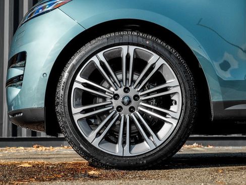 New 2025 Land Rover Range Rover Sport SE image 4