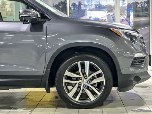 Used 2017 Honda Pilot Touring image 37