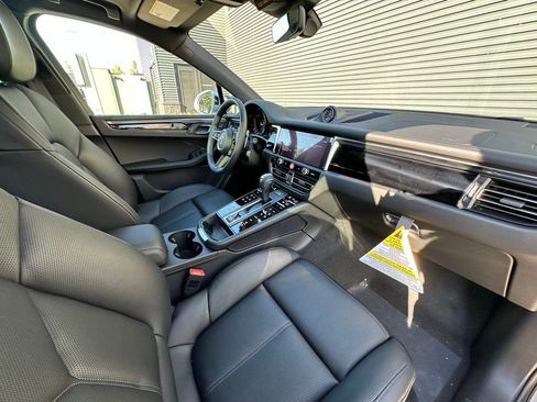 Used 2026 Porsche Macan image 36