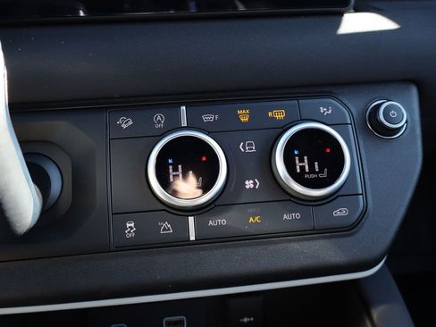 Used 2023 Land Rover Defender 90 X-Dynamic SE image 25