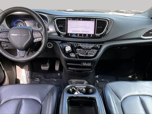 Used 2023 Chrysler Pacifica Touring-L w/ S Appearance Package FWD image 16