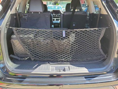 Used 2023 Toyota Highlander XLE FWD image 39