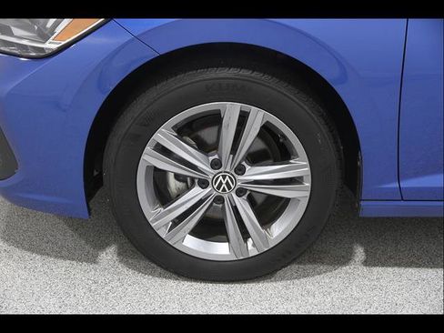 Certified 2024 Volkswagen Jetta SE w/ Panoramic Sunroof Package FWD image 20