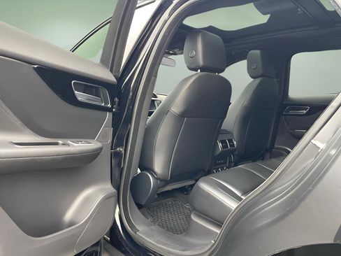 Used 2018 Jaguar F-PACE Premium image 12