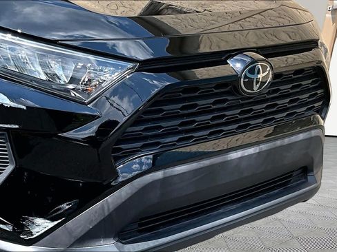 Used 2021 Toyota RAV4 LE FWD image 30