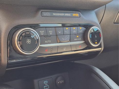 Used 2022 Ford Escape SE w/ SE Sport Appearance Package AWD/4WD image 9