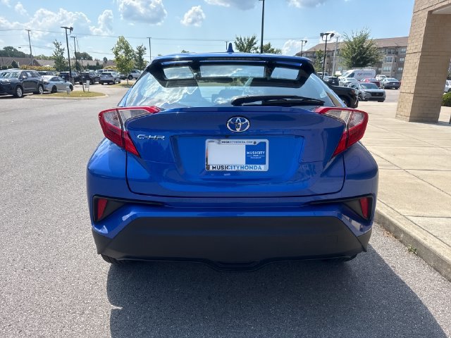Used 2021 Toyota C-HR XLE FWD image 3
